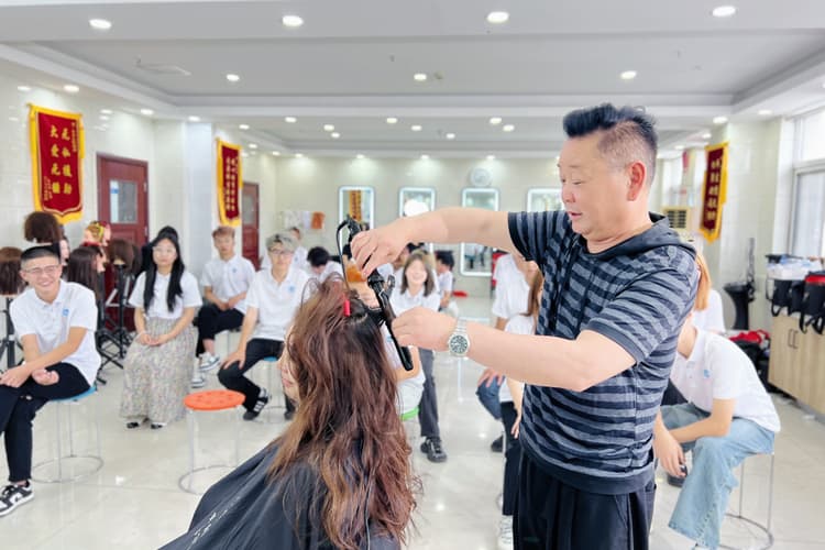 美发时尚创意修剪班